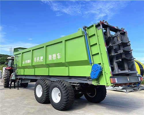 20立方大型農(nóng)家肥拋灑車(chē)